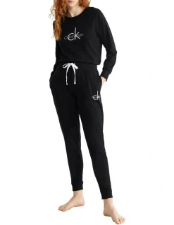 Calvin Klein Logo Lounge Refresh Jogger In Black 2 Calvin Klein Logo Lounge Refresh Jogger In Black -Calvin Klein Sales 929463580 929605150 3 720x928